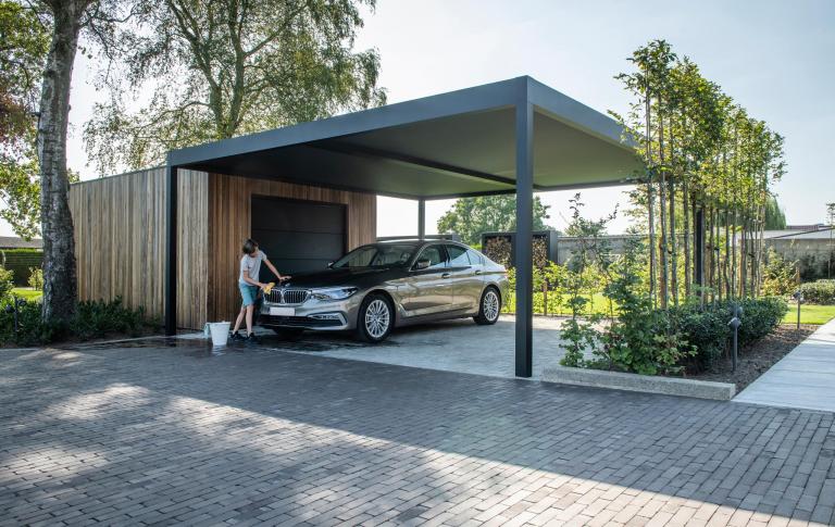 Renson Algarve carport plus houten tuinberging beschikbaar bij Demaeght zonwering. een strakke aluminium overkapping gecombineerd met een houten tuinberging. een modern en strak design van Belgische kwaliteit. vraag uw offerte aan. Deinze Waregem Oostrozebeke Kluisbergen Ronse Deerlijk Oudenaarde Kortrijk
