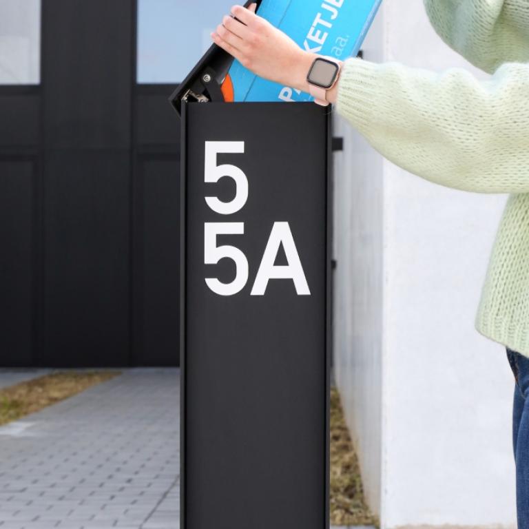 Met een eSafe pakketbrievenbus ontvangt u pakketjes bij u thuis in stijl zonder dat u hiervoor naar een Parcel punt hoeft langs te gaan. Een modern en strak design gecombineerd in een kwalitatief en hoogwaardig product ontwikkeld en met de hand gemaakt in België. Handmade in Belgium. 