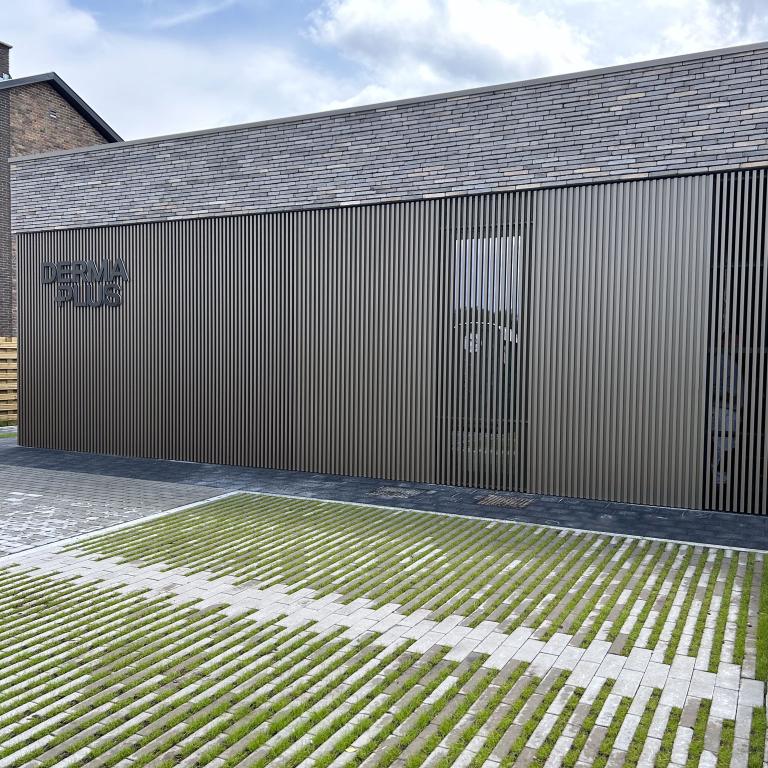 Renson Zonwering is essentieel tijdens het bouwen, verbouwen of renoveren samen met uw partner Demaeght. Vraag hier uw offerte voor zonwering gevelbekleding outdoor living aluminium carports of tuinberging berging. Waregem Oostrozebeke Deinze Kortrijk Anzegem Kluisbergen Ronse Oudenaarde 