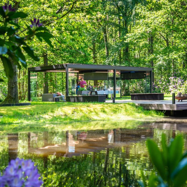 Renoveren begint bij Renson en Demaeght. Kom langs voor een offerte op maat voor Zonwering gevelbekleding terrasoverkappingen carports berging houten aluminium design renovatie bouwen bouw renoveren rooftop Carpentier. Deinze Waregem Oostrozebeke Tielt Kortrijk Anzegem Kluisbergen Oudenaarde Ronse 