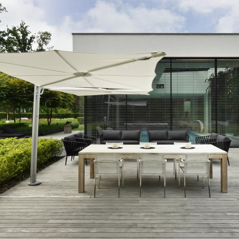 Umbrosa parasols verkrijgbaar bij Demaeght bv. Een moderne parasol van Belgische kwaliteit. vraag hier uw offerte aan