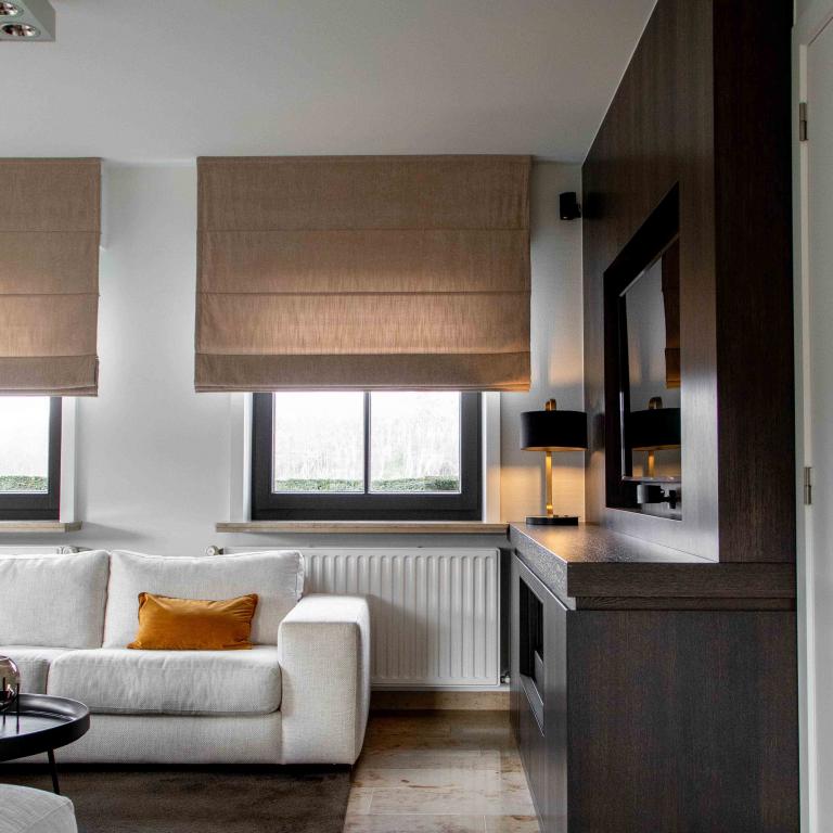 raamdecoratie van Copa geplaatst door demaeght zonwering. zorg voor extra sfeer en gezelligheid in uw interieur met de op maat gemaakte raamdecoratie van Demaeght. Een interieur om U tegen te zeggen.