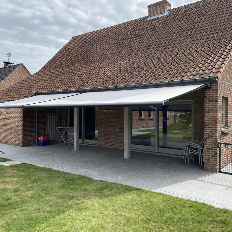 Demaeght Zonwering Winsol Weinor Luifel uitvalscherm Linasol led strip somfy zonwering zonnewering zonnescherm nieuwbouw renovatie ouderwets landelijk strak modern kubisme moderne woning