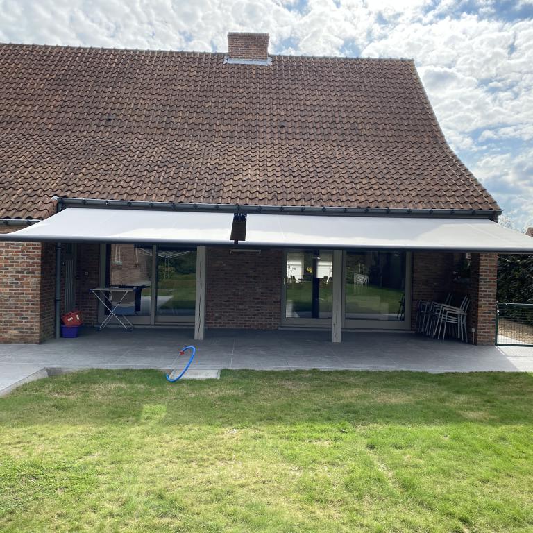 Demaeght Zonwering Winsol Weinor Luifel uitvalscherm Linasol led strip somfy zonwering zonnewering zonnescherm nieuwbouw renovatie ouderwets landelijk strak modern kubisme moderne woning