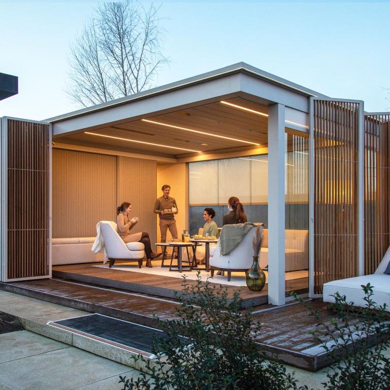 Renson Amani nu ook beschikbaar bij Demaeght zonwering bv. Een terrasoverkapping die past bij zowel moderne hedendaagse als landelijke woningen. een stijlvolle pergola die u naar wens kan samenstellen. Kom langs in een van onze toonzalen te Waregem en Oostrozebeke. Renson Premium ambassador West-vlaanderen Oost-vlaanderen Anzegem Deinze Kortrijk Tielt