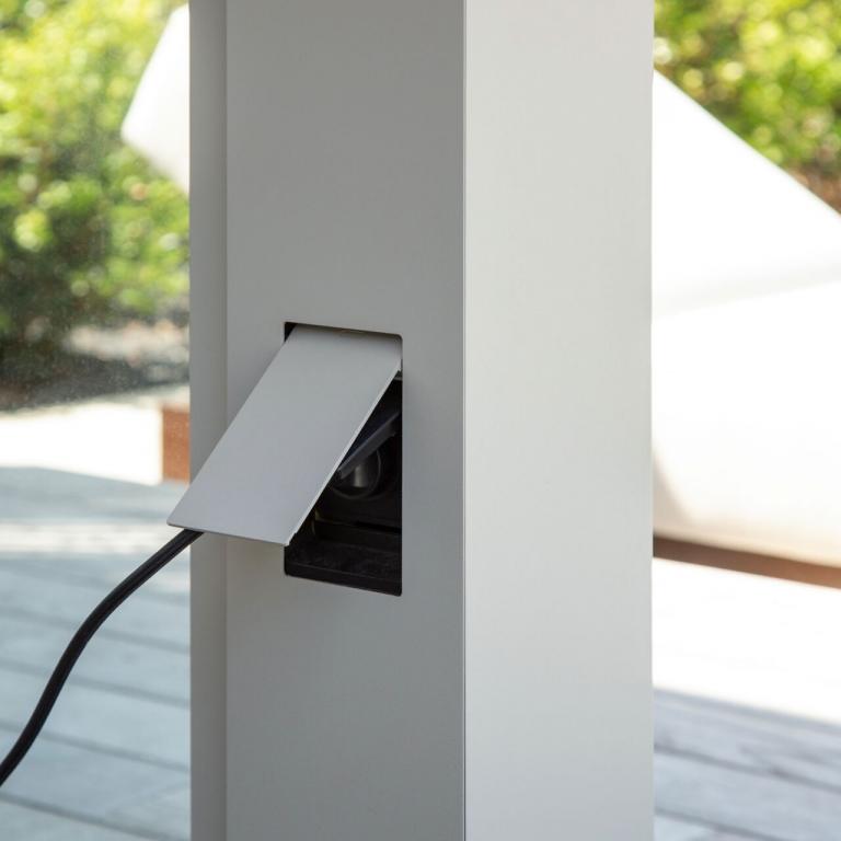 Renson Amani nu ook beschikbaar bij Demaeght zonwering bv. Een terrasoverkapping die past bij zowel moderne hedendaagse als landelijke woningen. een stijlvolle pergola die u naar wens kan samenstellen. Kom langs in een van onze toonzalen te Waregem en Oostrozebeke. Renson Premium ambassador West-vlaanderen Oost-vlaanderen Anzegem Deinze Kortrijk Tielt
