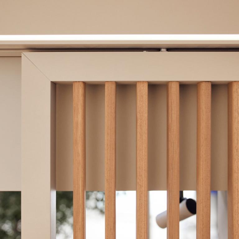 Renson Amani nu ook beschikbaar bij Demaeght zonwering bv. Een terrasoverkapping die past bij zowel moderne hedendaagse als landelijke woningen. een stijlvolle pergola die u naar wens kan samenstellen. Kom langs in een van onze toonzalen te Waregem en Oostrozebeke. Renson Premium ambassador West-vlaanderen Oost-vlaanderen Anzegem Deinze Kortrijk Tielt
