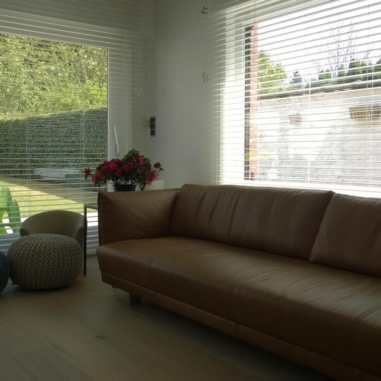 horizontale jaloezieën houthorizontale jaloezieën aluminium Demaeght zonwering raamdecoratie Diaz houten lamellen warm gevoel interieur houtsoorten automatisatie