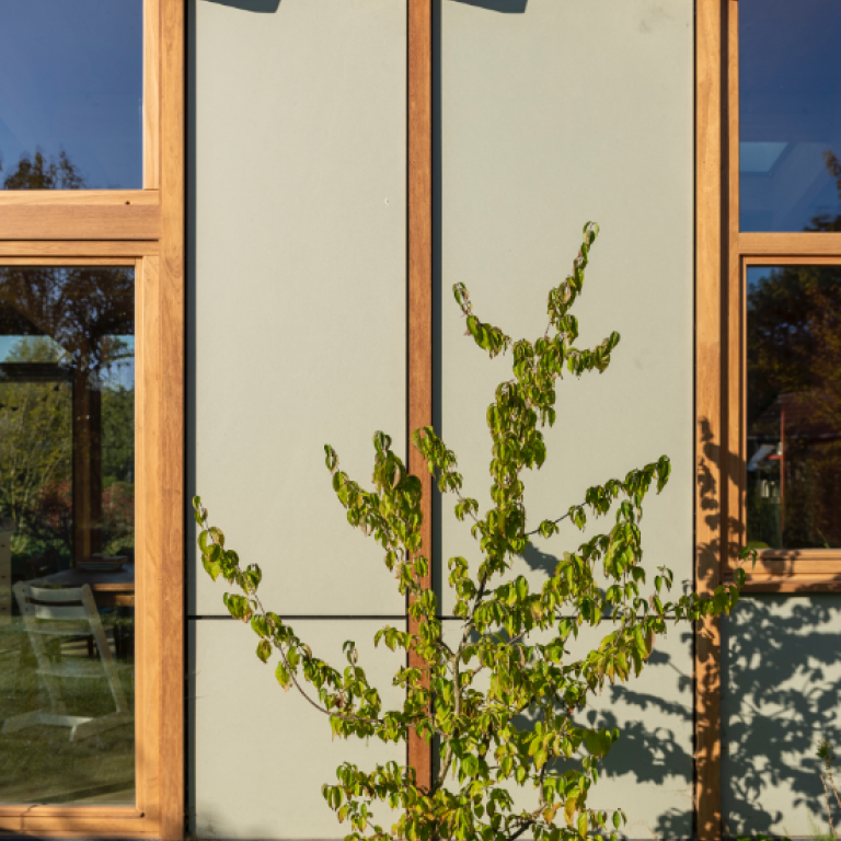 Frager vlakke aluminium gevelbekleding ook verkrijgbaar bij Demaeght bv. Kom langs voor een offerte voor nieuwbouw en renovatie. Wij plaatsen of leveren. Waregem Oostrozebeke Roeselare Deinze Kortrijk Oudenaarde Ronse Kluisbergen Anzegem Kruisem
