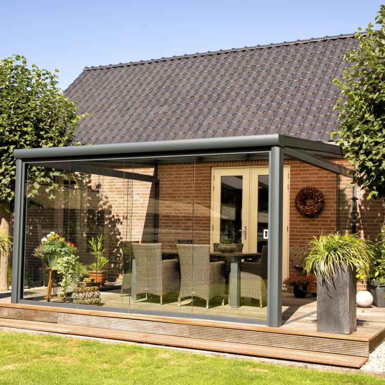 Piazza carport beschikbaar bij Demaeght zonwering. Een standaard carport die past aan elke woning. verkrijgbaar in elk ral-kleur. vraag hier uw offerte aan. Waregem Oostrozebeke Meulebeke Tielt Oudenaarde Deinze Ronse Kortrijk