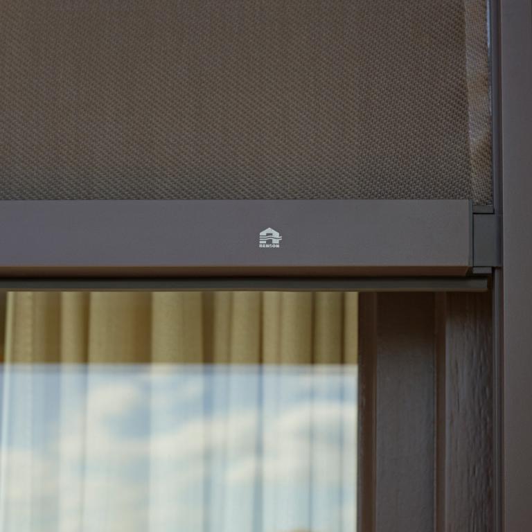 Renson Fixscreen Minimal doekzonwering geplaatst door Demaeght zonwering en interieur  