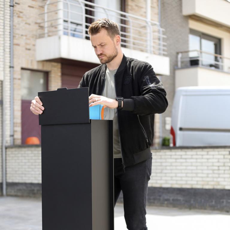 Bij ons kan u terecht voor al uw vragen en bestellingen rond pakketbrievenbussen. Wij kunnen u een mooi assortiment aanbieden met een juiste prijs-kwaliteit. ESafe renson brievenbus brievenbussen architectuur nieuwbouw renovatie modern architecture strak tuin tuintips tuininspiratie cosy garden green