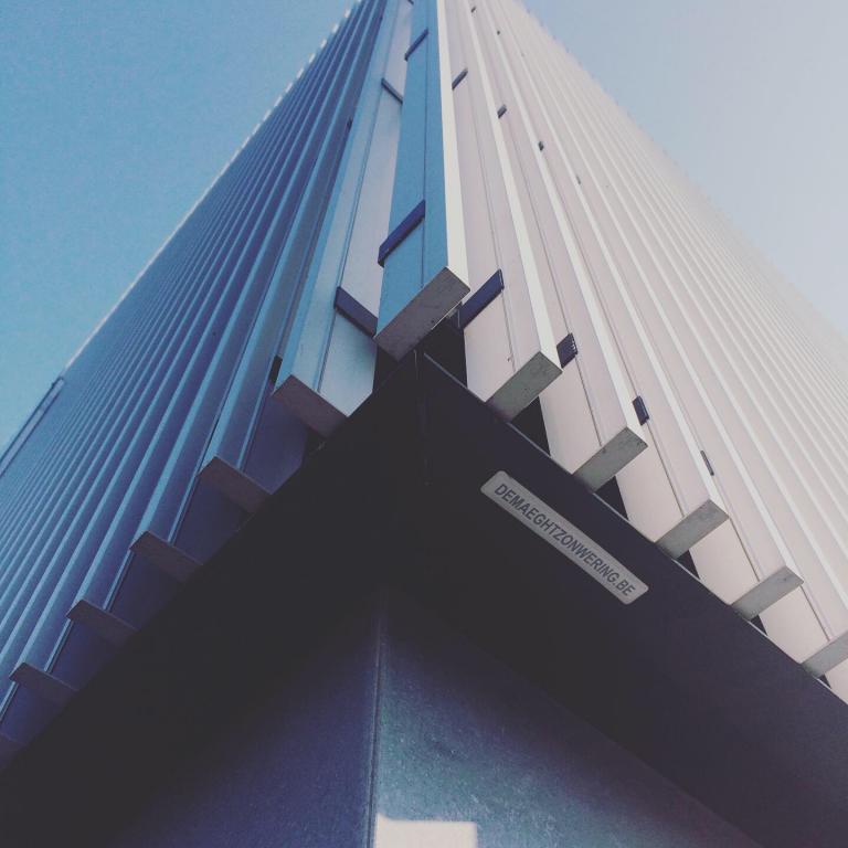 Demaeght zonwering Oostrozebeke Waregem renson structurele zonwering gevelbekleding zonnewering zonwering nieuwbouw renovatie modern strak landelijk 