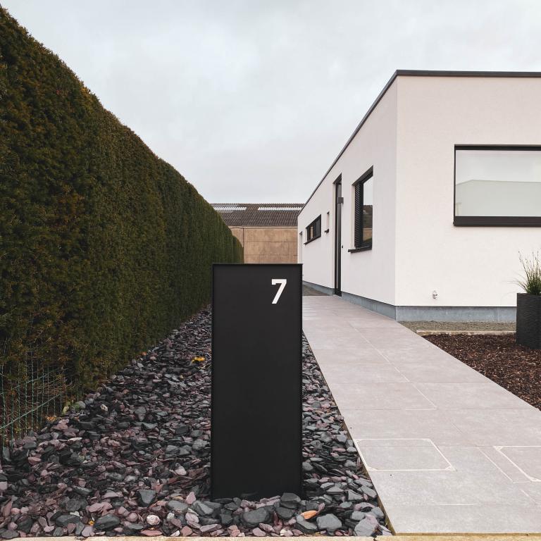 Demaeght Zonwering installeerde onlangs deze eSafe Dropbox small pakketbrievenbus. Ontvang pakjes in stijl bij uw nieuwbouw of renovatieproject.