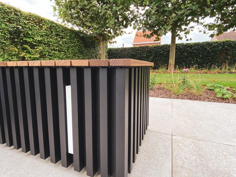 Renson Modulo tuinelementen zijn hip en strak. Met deze modellen geeft u uw tuin een extra boost. Van zitbank tot tuinbank. Ook de mogelijkheid om led verlichting te integreren. Deze moderne woning is nu pas echt afgewerkt.