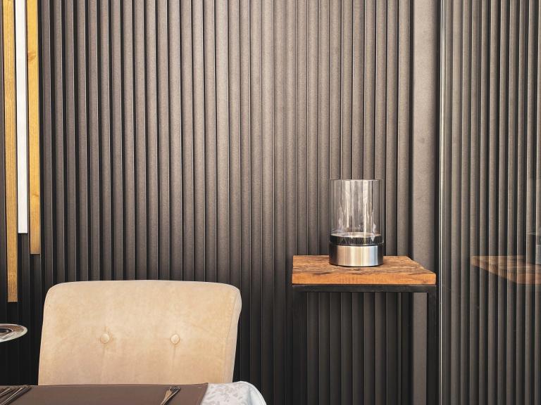 Demaeght Zonwering en interieur plaatste aan restaurant La Rosa D oro uit sint-eloois-vijve deze Renson Algarve lamellendak met Renson Linarte. Een terrasoverkapping geplaatst aan deze horeca zorgt voor extra plaatsen. Modern en strak design en kwalitatieve producten. architectuur highend 